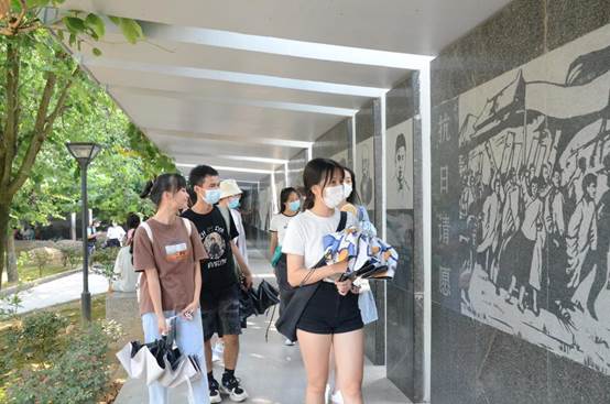 必赢国际437官网学生第二党支部组织参观浙大西迁纪念广场