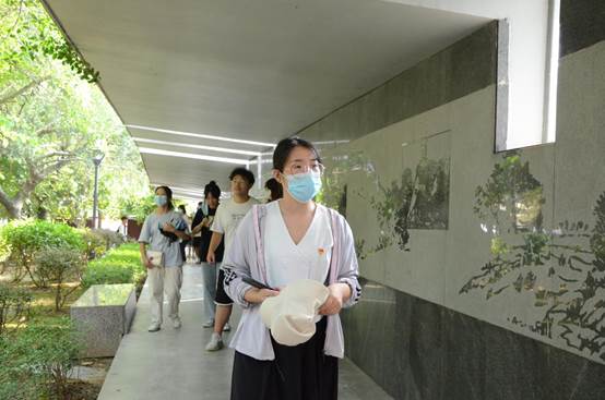 必赢国际437官网学生第二党支部组织参观浙大西迁纪念广场3